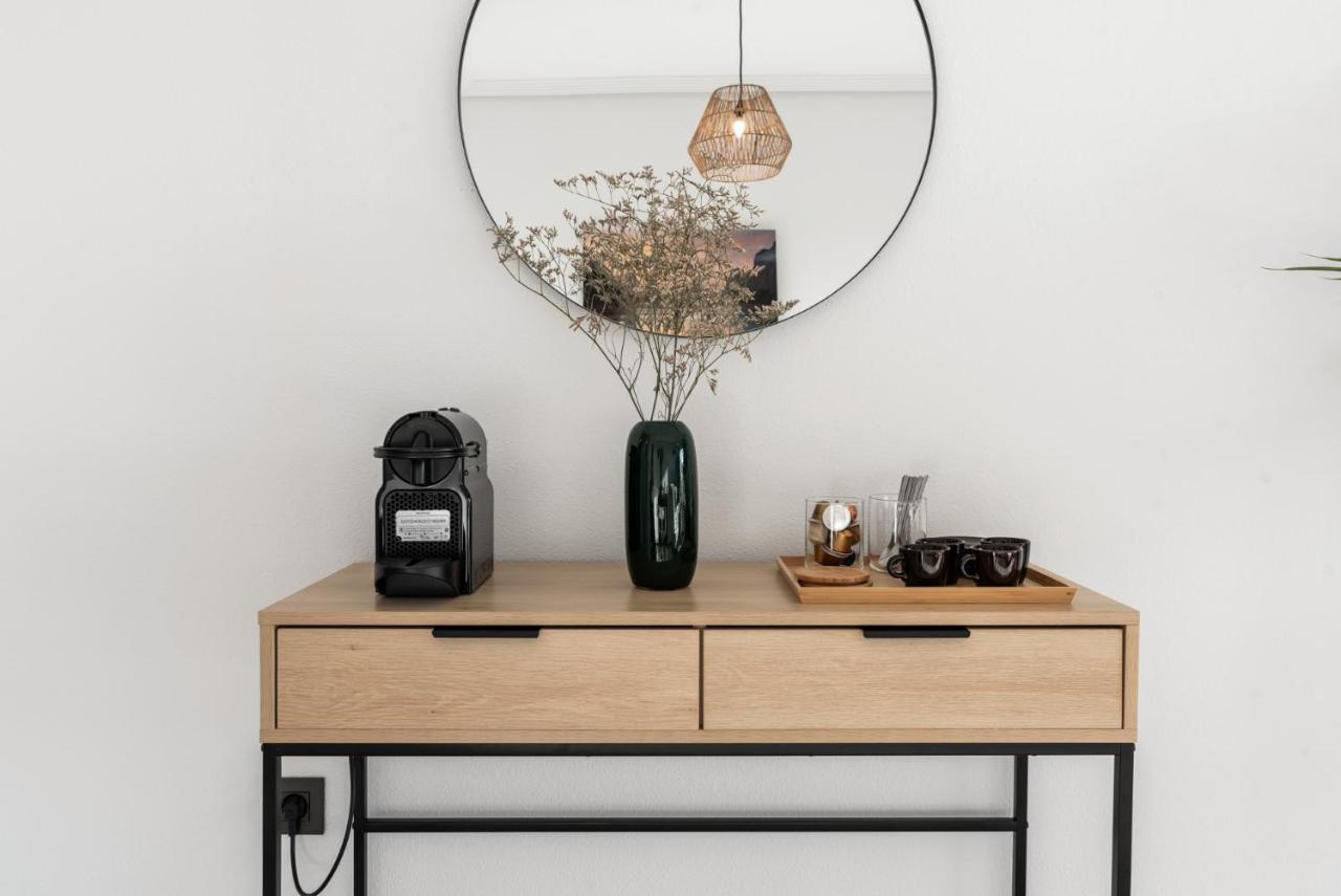 Modern Apartment - 2 Bedrooms, Beachside - Puerto Banus 马尔韦利亚 外观 照片