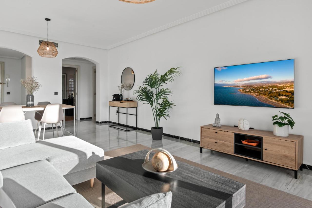 Modern Apartment - 2 Bedrooms, Beachside - Puerto Banus 马尔韦利亚 外观 照片