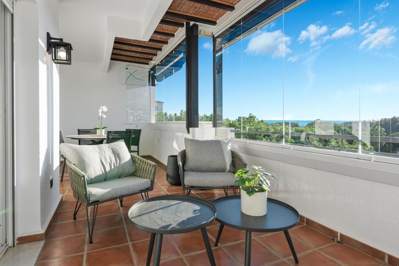 Modern Apartment - 2 Bedrooms, Beachside - Puerto Banus 马尔韦利亚 外观 照片