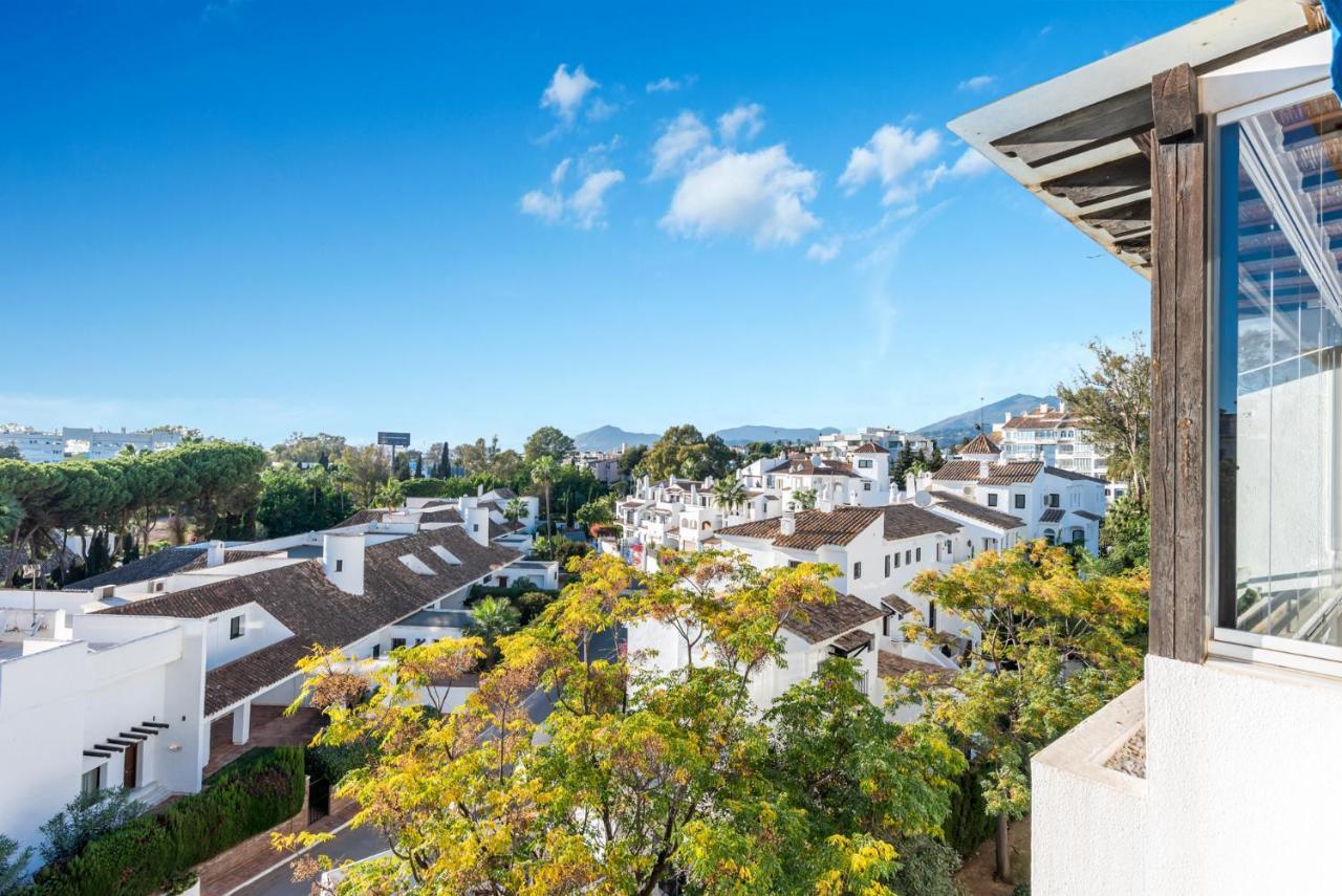 Modern Apartment - 2 Bedrooms, Beachside - Puerto Banus 马尔韦利亚 外观 照片