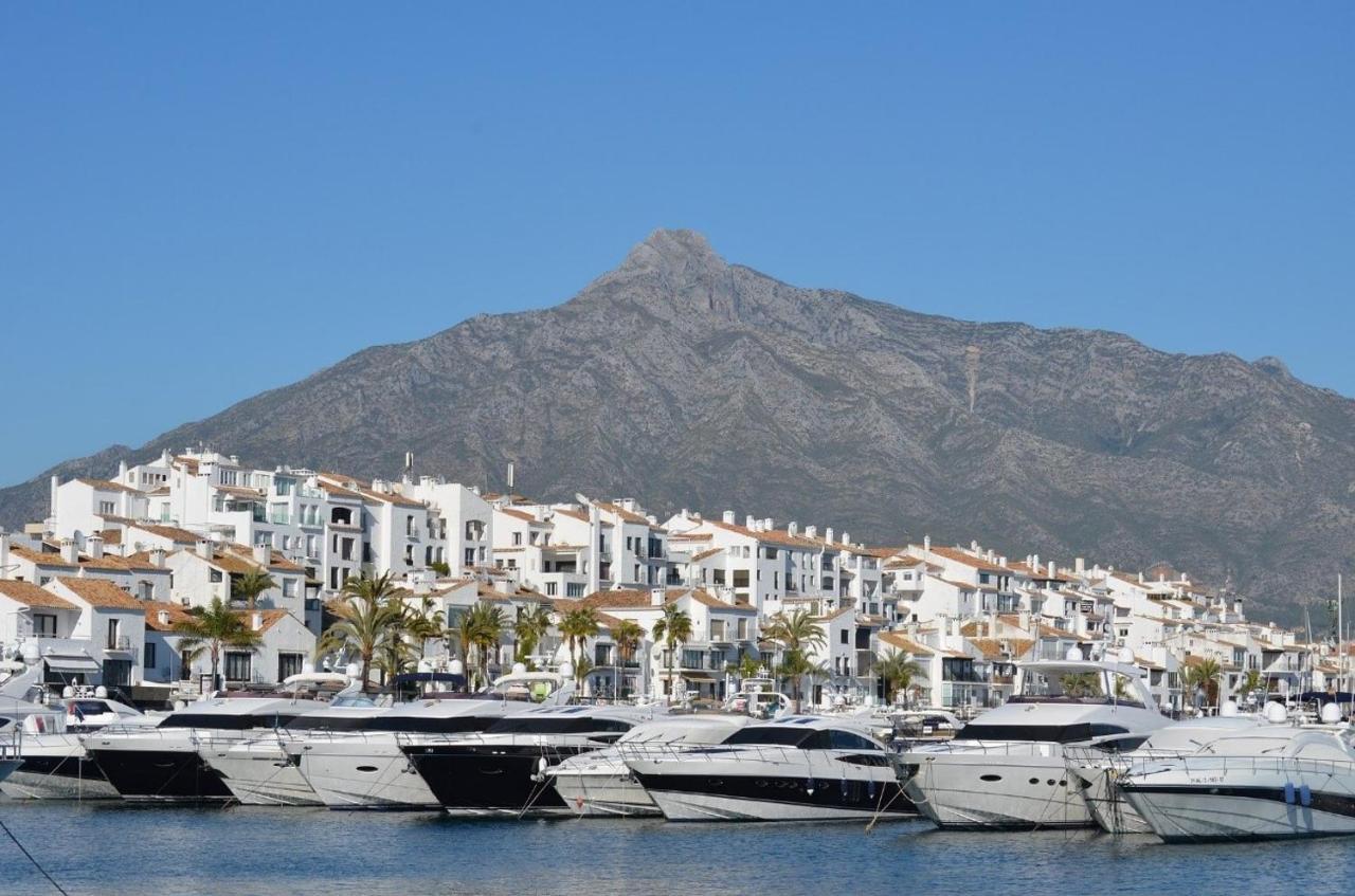 Modern Apartment - 2 Bedrooms, Beachside - Puerto Banus 马尔韦利亚 外观 照片