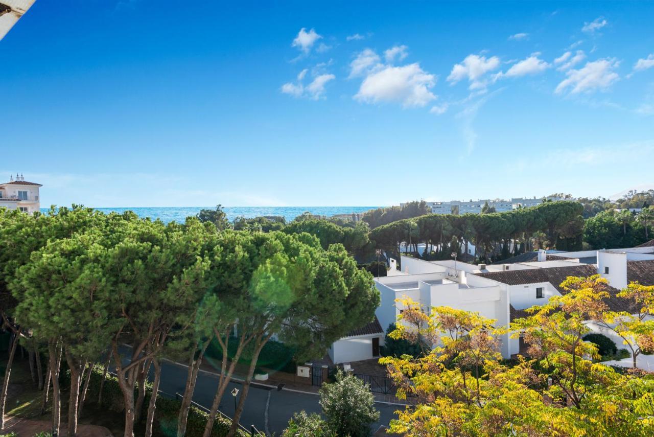 Modern Apartment - 2 Bedrooms, Beachside - Puerto Banus 马尔韦利亚 外观 照片