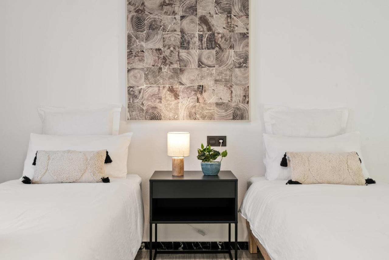 Modern Apartment - 2 Bedrooms, Beachside - Puerto Banus 马尔韦利亚 外观 照片