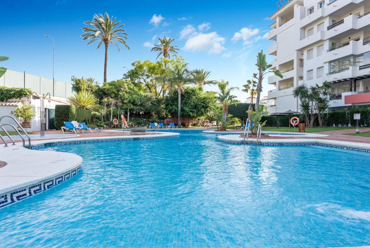 Modern Apartment - 2 Bedrooms, Beachside - Puerto Banus 马尔韦利亚 外观 照片
