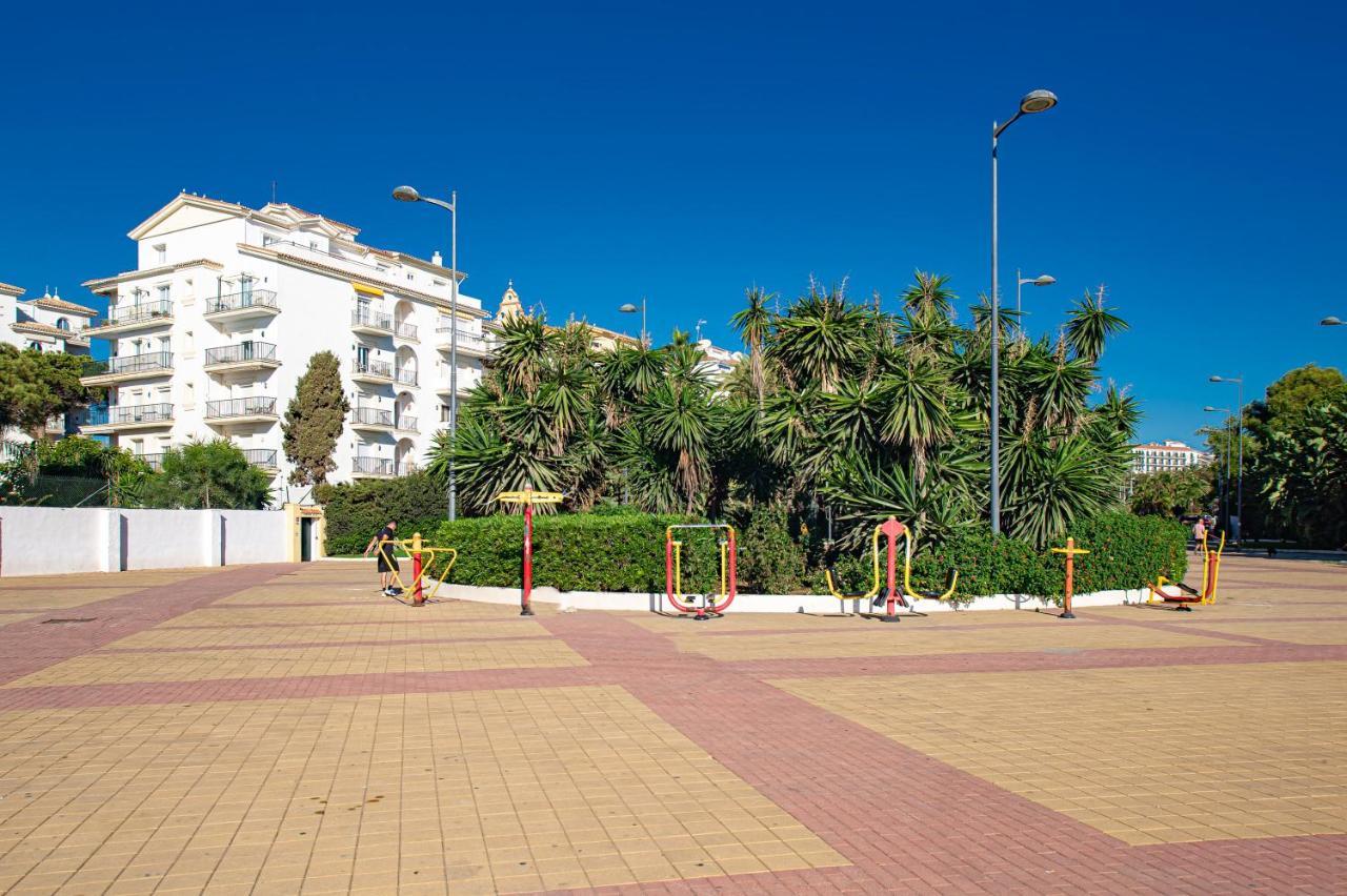 Modern Apartment - 2 Bedrooms, Beachside - Puerto Banus 马尔韦利亚 外观 照片