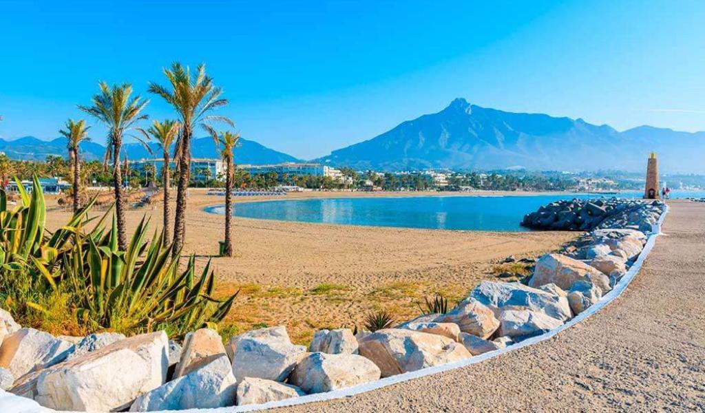Modern Apartment - 2 Bedrooms, Beachside - Puerto Banus 马尔韦利亚 外观 照片