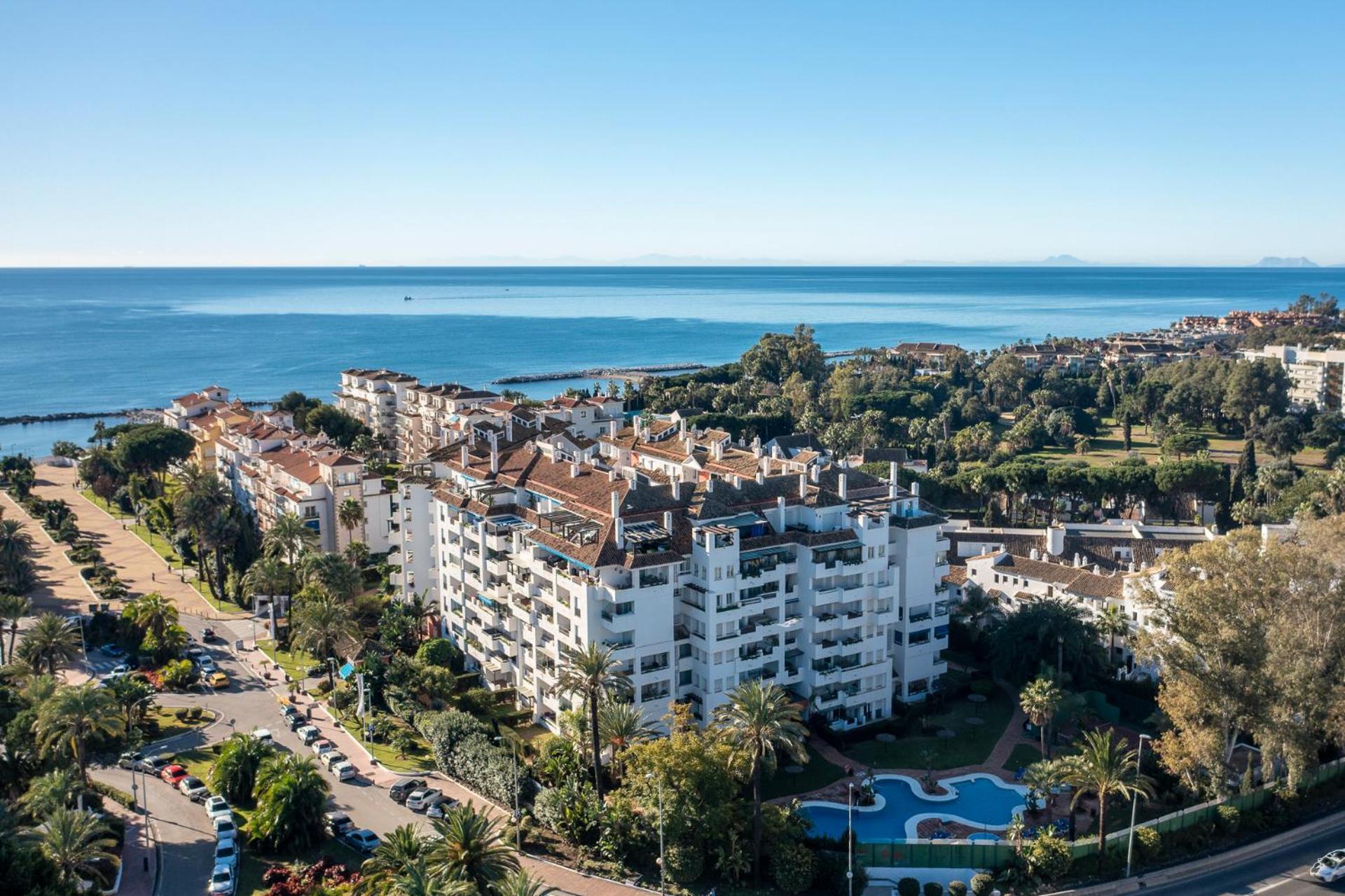 Modern Apartment - 2 Bedrooms, Beachside - Puerto Banus 马尔韦利亚 外观 照片
