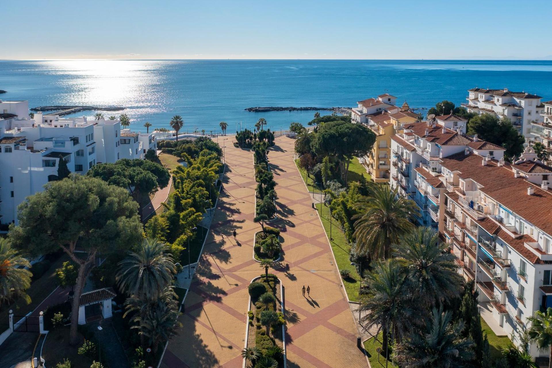 Modern Apartment - 2 Bedrooms, Beachside - Puerto Banus 马尔韦利亚 外观 照片